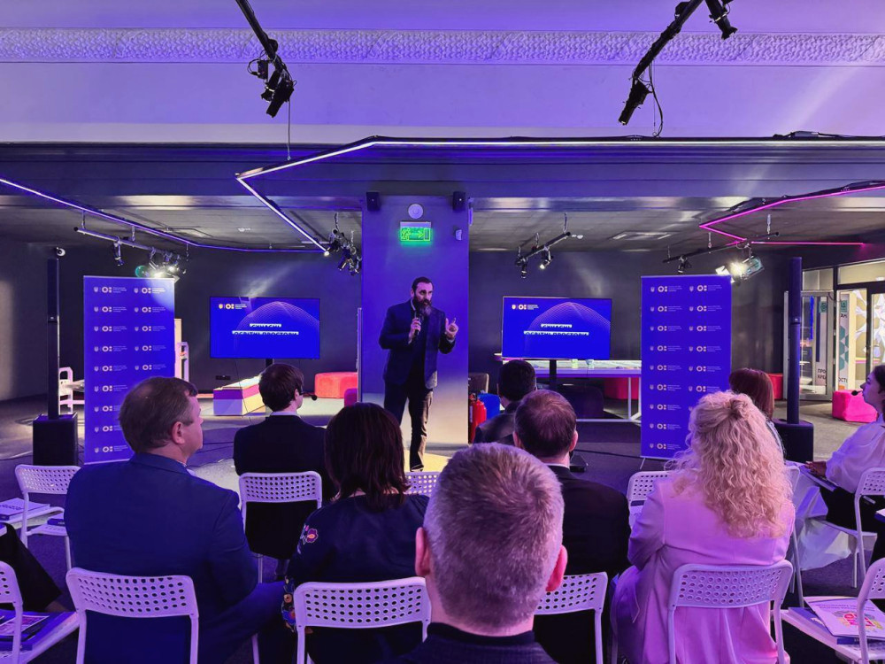 12829 image for slide